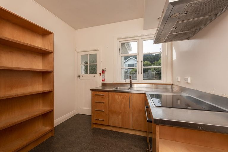 Photo of property in Ionian Flats, 123-125 Brougham Street, Mount Victoria, Wellington, 6011