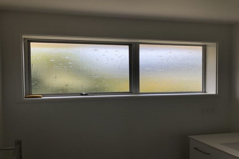 Photo of property in 2/32 Eastern Beach Road, Eastern Beach, Auckland, 2012