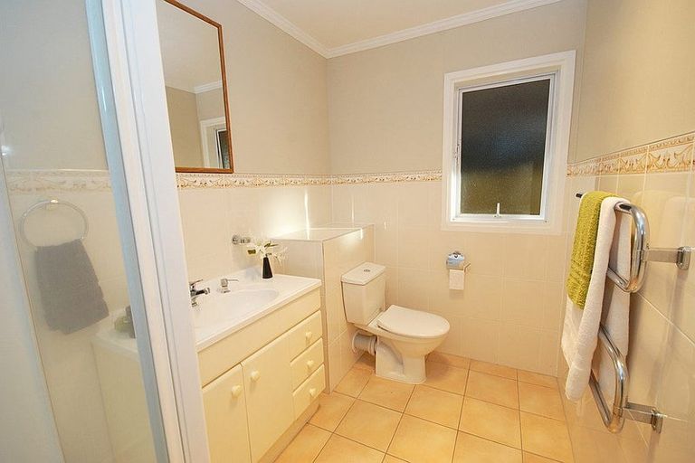 Photo of property in 50 Balmain Road, Chatswood, Auckland, 0626