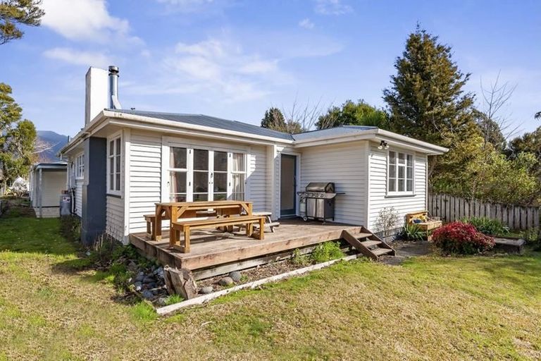 Photo of property in 37 Tongariro Road, Turangi, 3334