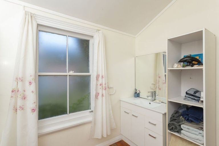 Photo of property in 5 Helyer Street, Ormond, Gisborne, 4071