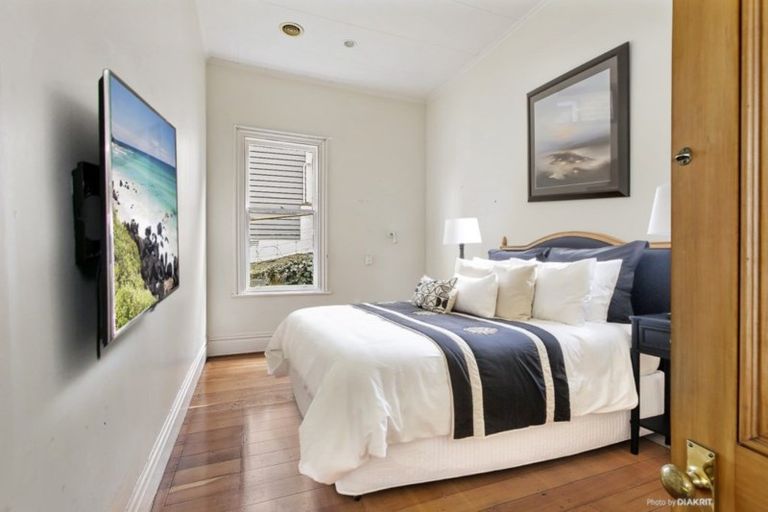 Photo of property in 68 Northland Road, Northland, Wellington, 6012