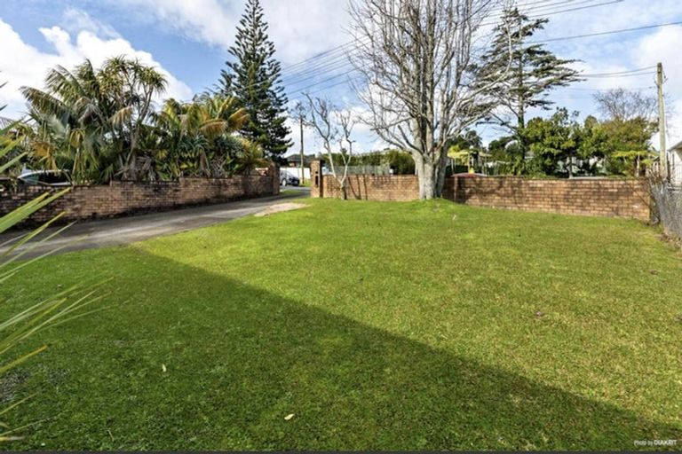 Photo of property in 15 Amberley Avenue, Te Atatu South, Auckland, 0610
