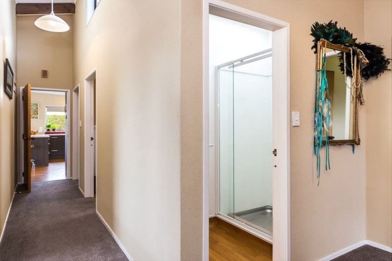 Photo of property in 10 Titoki Avenue, Waipahihi, Taupo, 3330