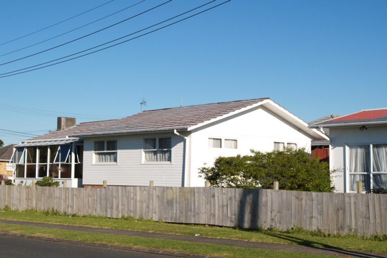 Photo of property in 2 Halswell Street, Mangere East, Auckland, 2024