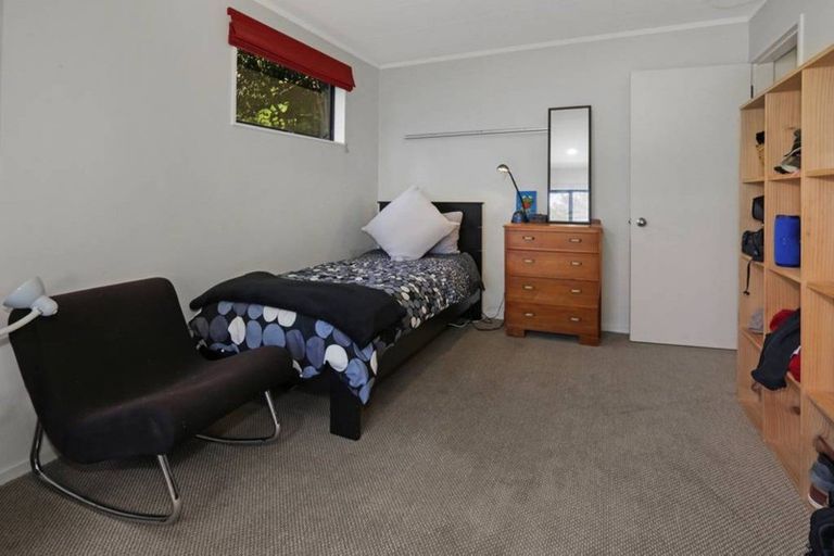 Photo of property in 33 Oak Avenue, Paremata, Porirua, 5024