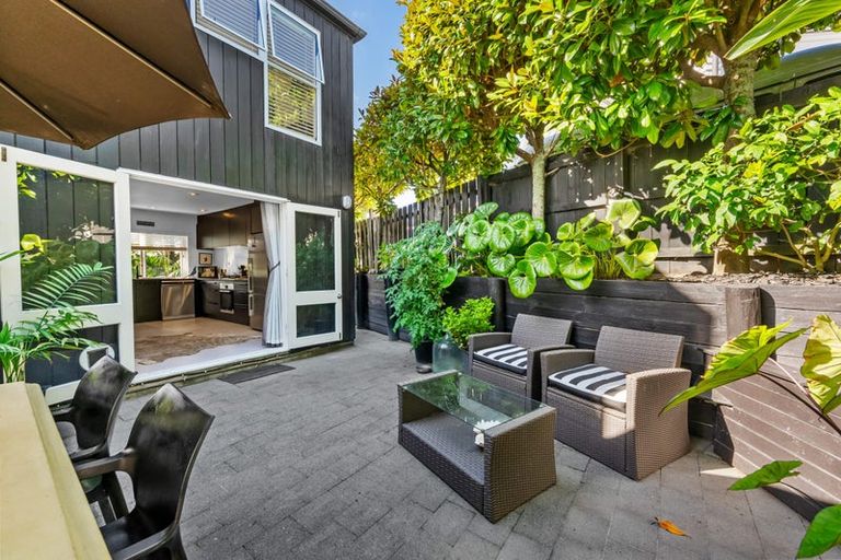 Photo of property in 1/19 Heathcote Road, Castor Bay, Auckland, 0620