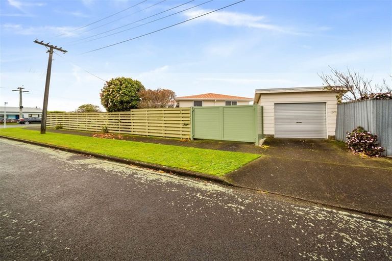 Photo of property in 14 Iredale Road, Hawera, 4610