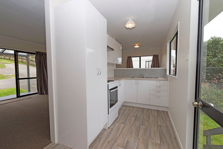 Photo of property in 2/7 Maywood Crescent, Glen Eden, Auckland, 0602