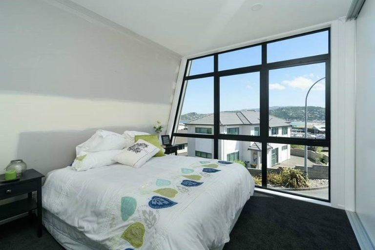 Photo of property in 3 Bunker Way, Strathmore Park, Wellington, 6022