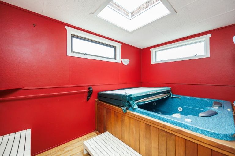 Photo of property in 1941 Parewanui Road, Parewanui, Bulls, 4894