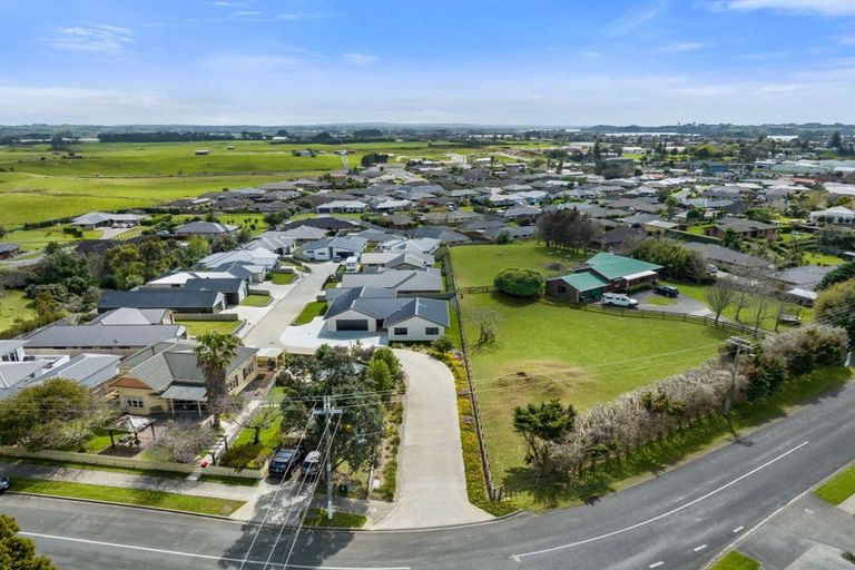 Photo of property in 2 Evan Tasman Lane, Waiuku, 2123