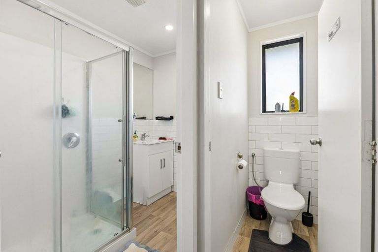 Photo of property in 2/77 Redcrest Avenue, Red Hill, Papakura, 2110