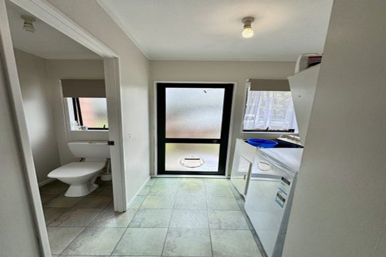 Photo of property in 6 Garcia Place, West Harbour, Auckland, 0618