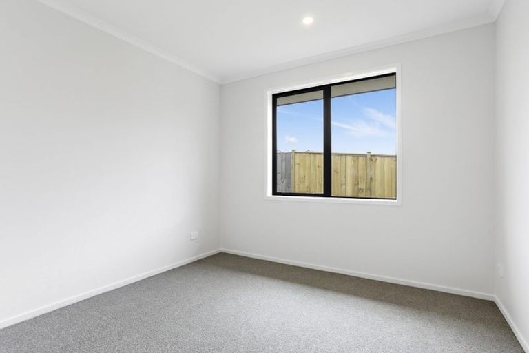 Photo of property in 4 Tahuna Minhinnick Drive, Glenbrook, 2681