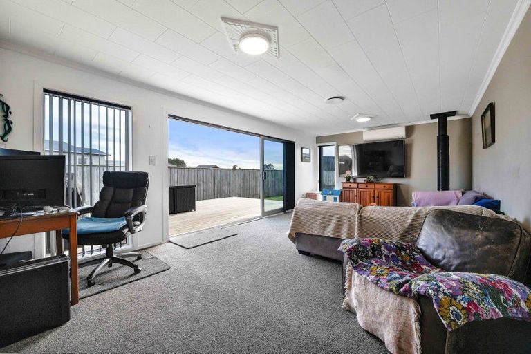 Photo of property in 100 Pembroke Road West, Pembroke, Stratford, 4332