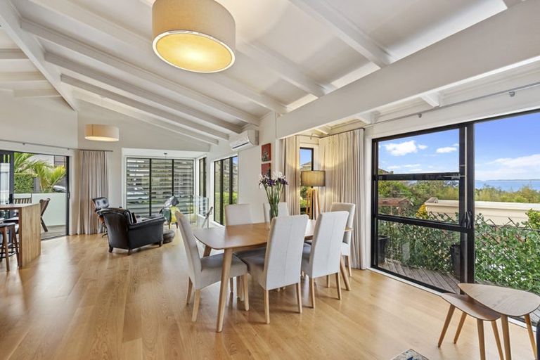 Photo of property in 2/27 Churchill Road, Murrays Bay, Auckland, 0630