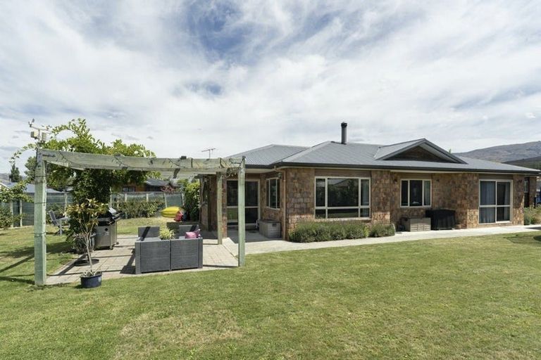 Photo of property in 10 Missy Crescent, Mount Pisa, Cromwell, 9383