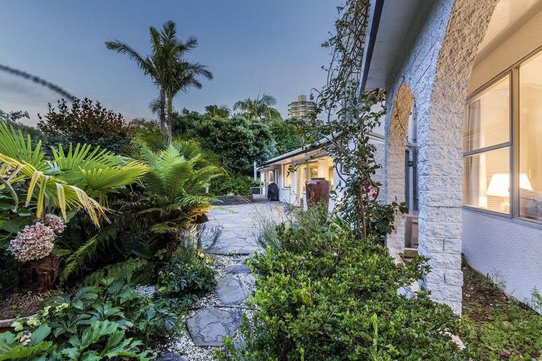 Photo of property in 25 Sylvan Park Avenue, Milford, Auckland, 0620