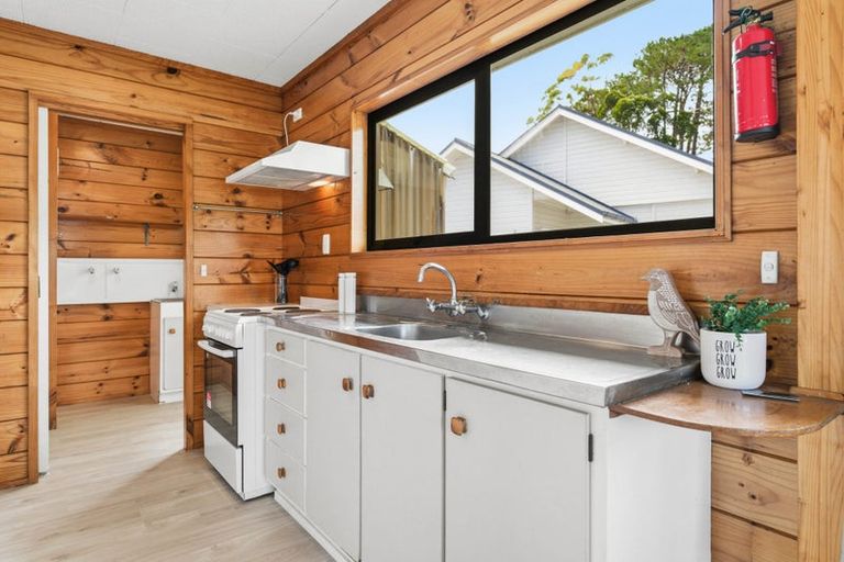 Photo of property in 50 Gatman Street, Birkdale, Auckland, 0626