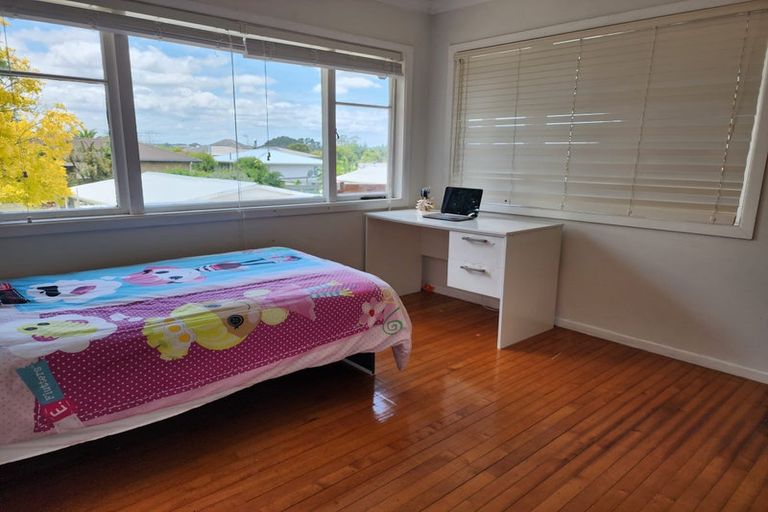 Photo of property in 4 Paton Avenue, Te Atatu South, Auckland, 0610