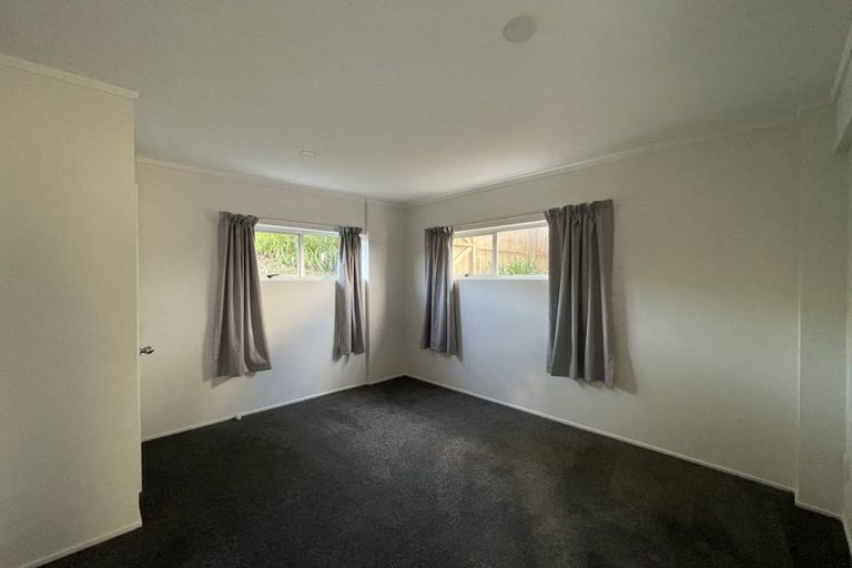 Photo of property in 34 Kingsclere Place, Goodwood Heights, Auckland, 2105