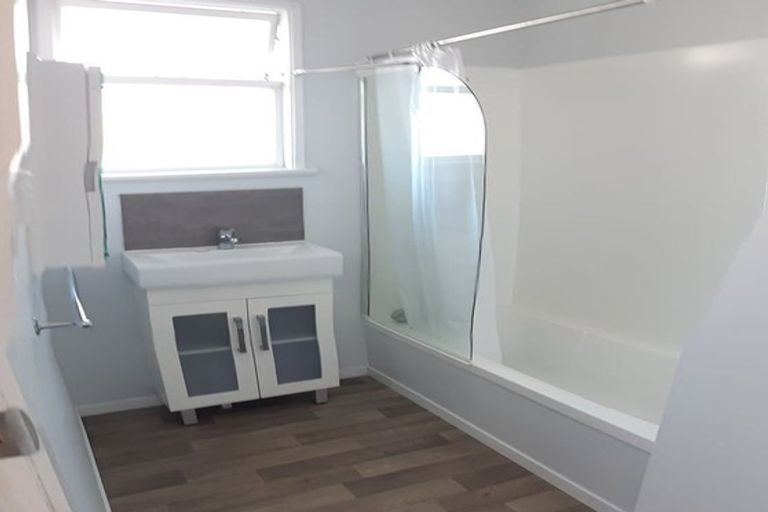 Photo of property in 6 Brougham Place, West Harbour, Auckland, 0618