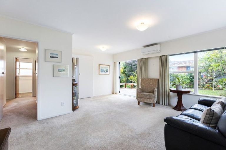 Photo of property in 2/5 Evelyn Place, Hillcrest, Auckland, 0627