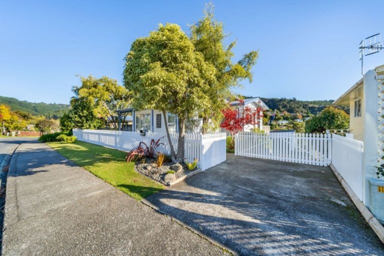 Photo of property in 40 Sunbrae Drive, Silverstream, Upper Hutt, 5019