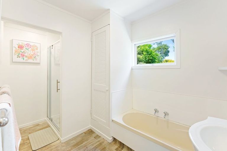 Photo of property in 30 Ruru Street, Waikanae, 5036