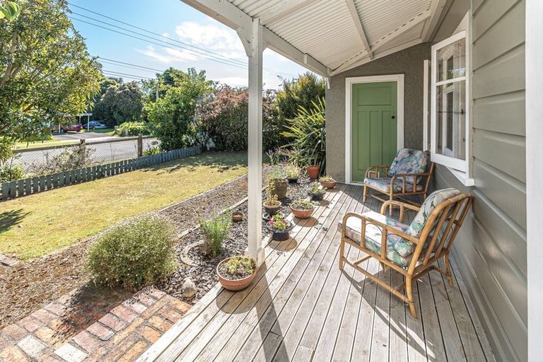 Photo of property in 42 Gloag Street, Waverley, 4510