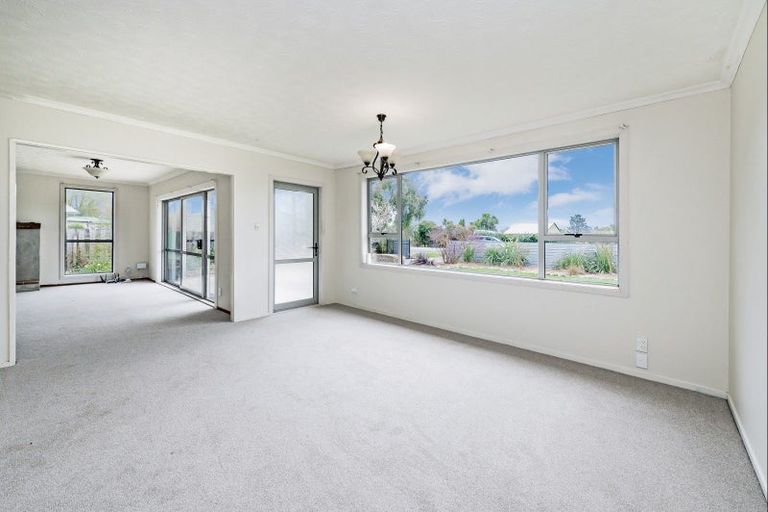 Photo of property in 40 High Street, Hawarden, 7385