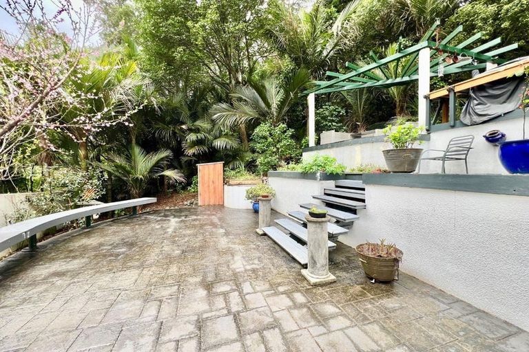 Photo of property in 14 Titirangi Beach Road, Titirangi, Auckland, 0604