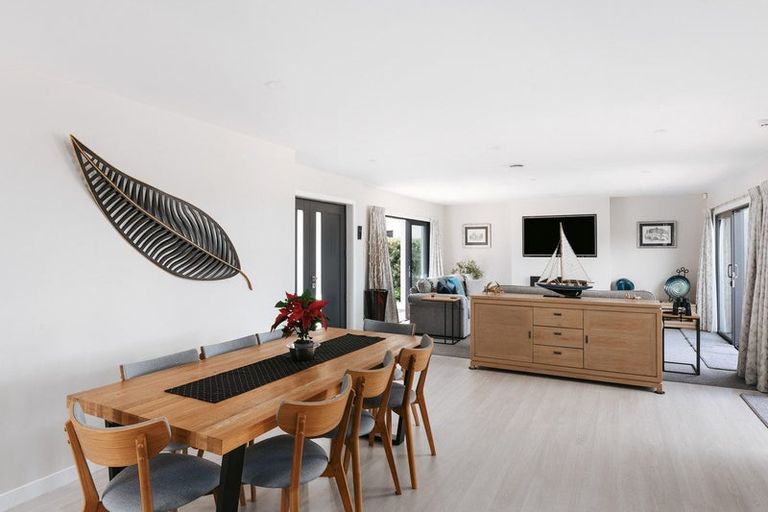 Photo of property in 26 Harbour View Road, Omokoroa, 3114