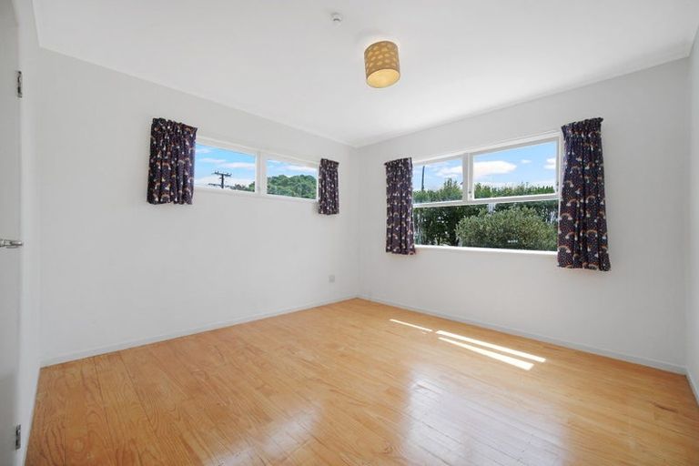 Photo of property in 51 Fairclough Road, Beach Haven, Auckland, 0626
