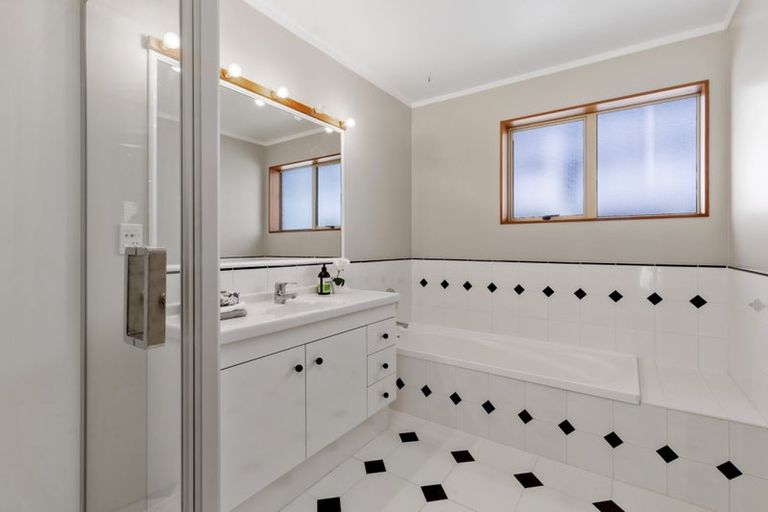 Photo of property in 11 Angel Way, Stanmore Bay, Whangaparaoa, 0932