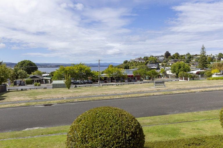 Photo of property in 19 Kinder Street, Acacia Bay, Taupo, 3330