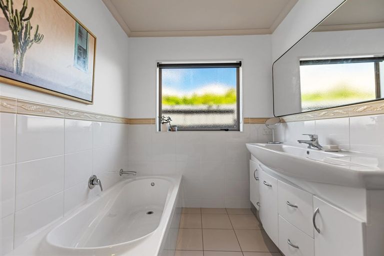 Photo of property in 34 Popata Close, Papamoa Beach, Papamoa, 3118