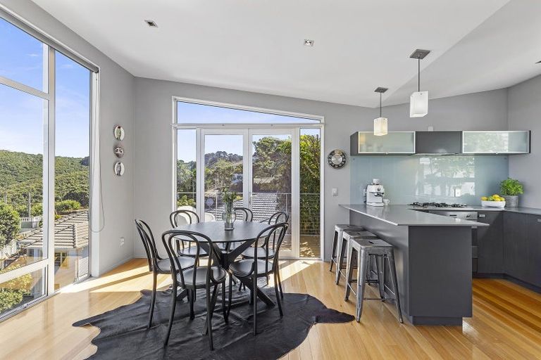 Photo of property in 121 Nevay Road, Miramar, Wellington, 6022