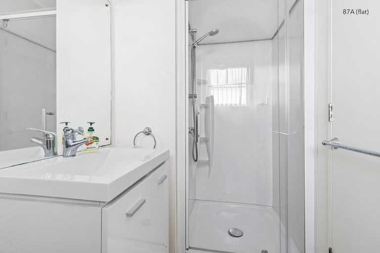 Photo of property in 87 Victory Crescent, Tawa, Wellington, 5028