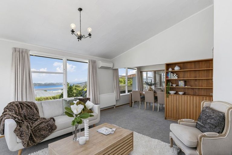 Photo of property in 33 Ranui Crescent, Khandallah, Wellington, 6035