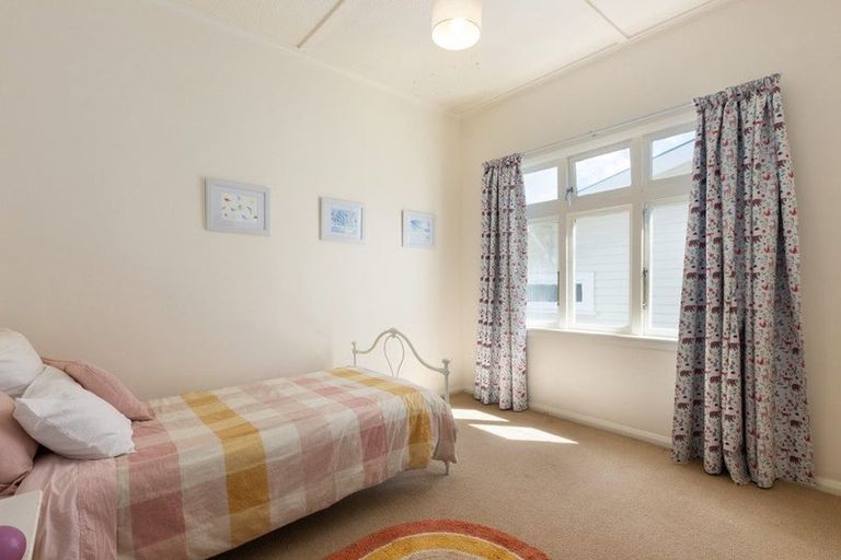 Photo of property in 81 Eden Street, Island Bay, Wellington, 6023