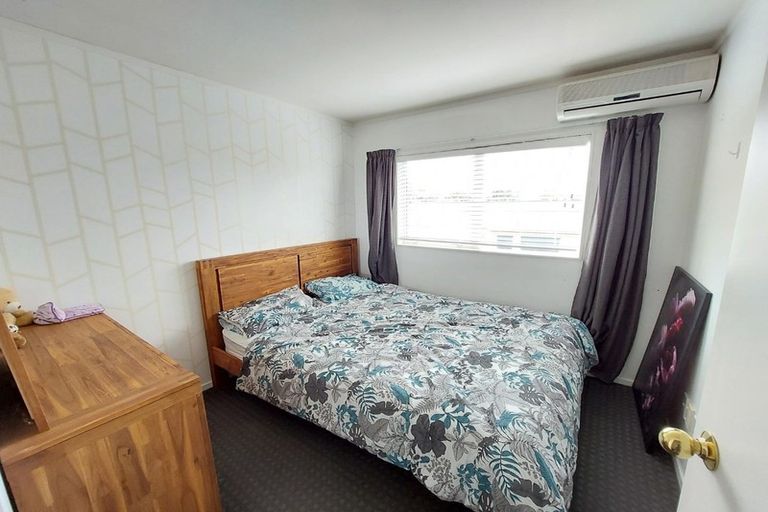 Photo of property in 47 Broadfield Street, Massey, Auckland, 0614