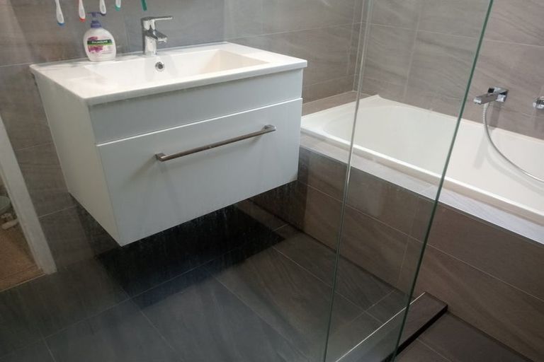 Photo of property in 2/47 Luton Avenue, Sunnyhills, Auckland, 2010