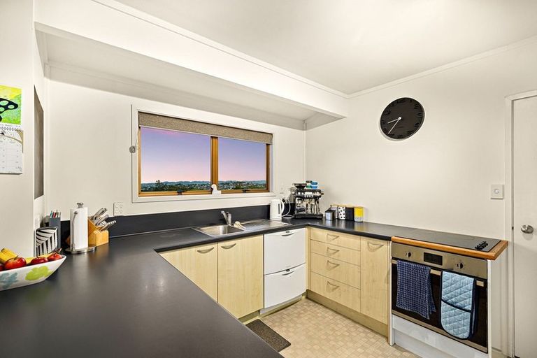 Photo of property in 85 Hobsonville Road, West Harbour, Auckland, 0618