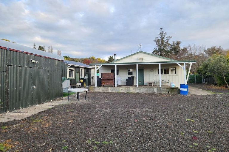 Photo of property in 10 Paraekaretu Street, Hunterville, 4730
