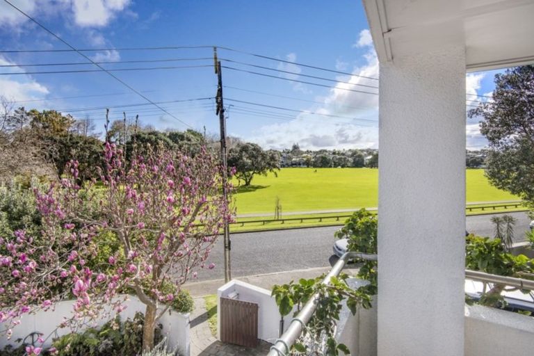 Photo of property in 2/72 Wairoa Road, Narrow Neck, Auckland, 0624