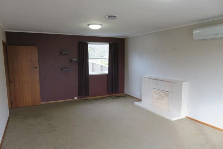 Photo of property in 7 Sunrise Boulevard, Tawa, Wellington, 5028
