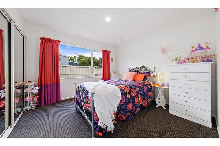 Photo of property in 10 Yeovil Place, St Albans, Christchurch, 8052