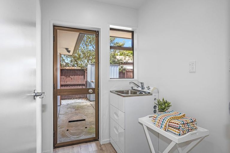 Photo of property in 33 Royal Park Drive, Parklands, Christchurch, 8083